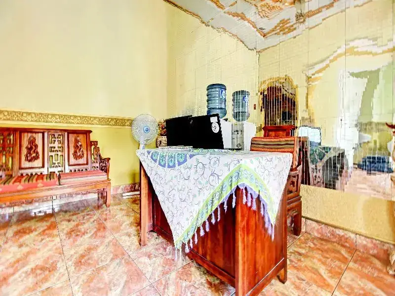 Прабумулих: Fj Alfaeyza Kost By OYO