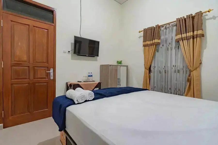 Чиребон: The Lima Guest House Syariah By RedDoorz