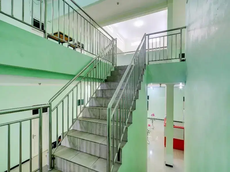 Кудус: Djati Guest House By OYO