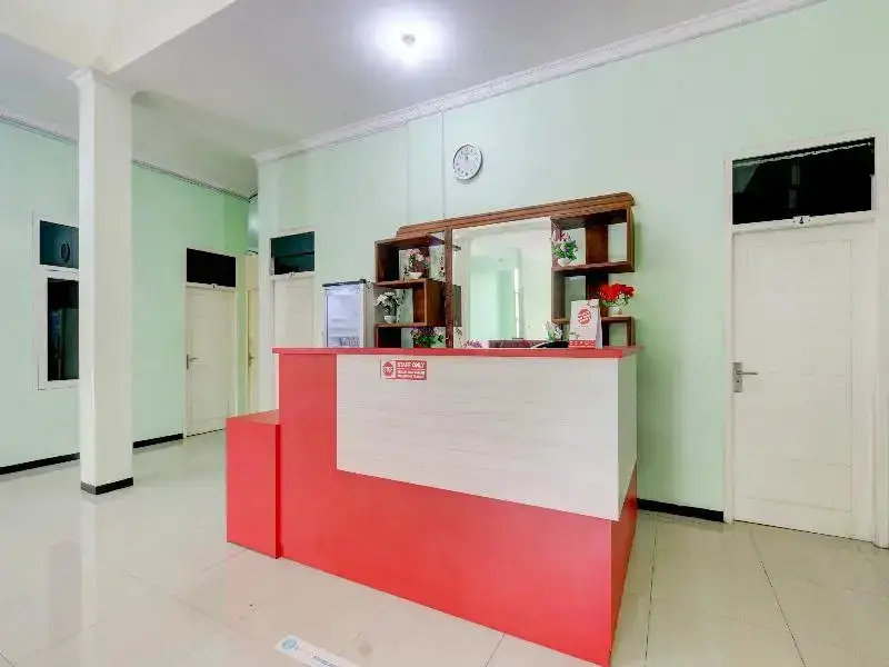 Кудус: Djati Guest House By OYO