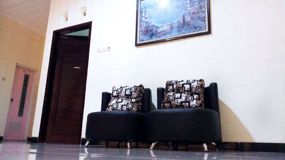 Тегал: Simply Homy Guest House