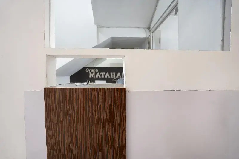 Сурабая: Graha Matahari Syariah By OYO