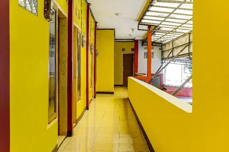Сумеданг: SPOT ON 91159 Kost Putrana Syariah