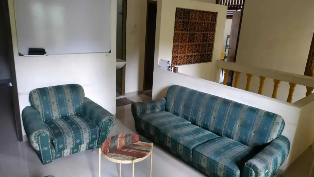 Джакарта: Kabin Kapsul Halte UI Depok - Male Only