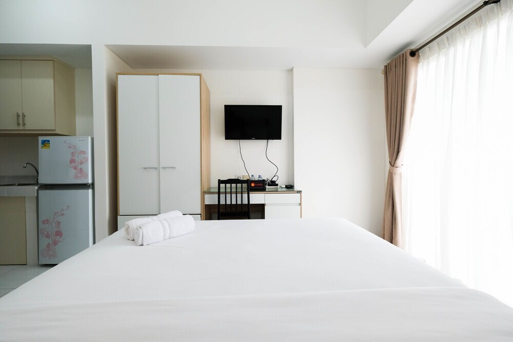 Legok: Scenic Studio Room at Casa De Parco Apartment