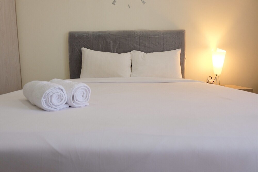 Джакарта: Best Price Studio Menteng Park Apartment