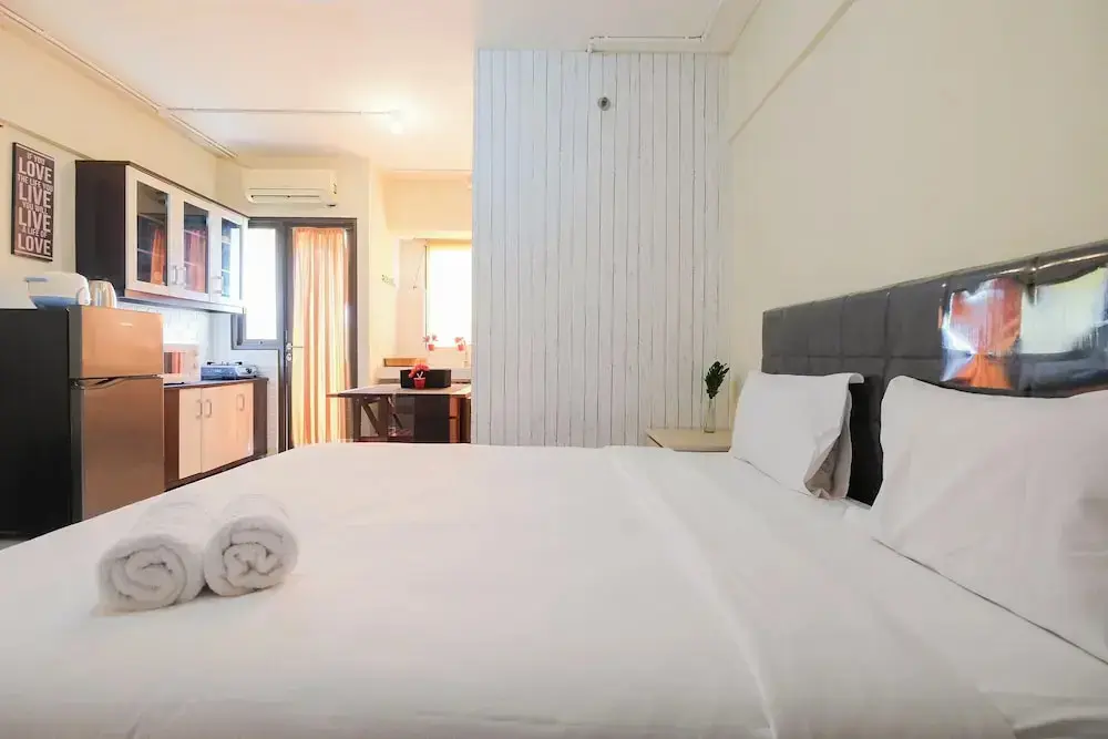 Джакарта: Contemporary Studio at Kebagusan City Apartment