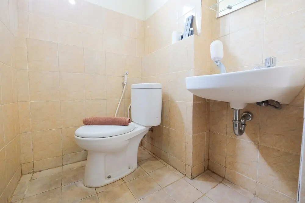 Джакарта: Contemporary Studio at Kebagusan City Apartment