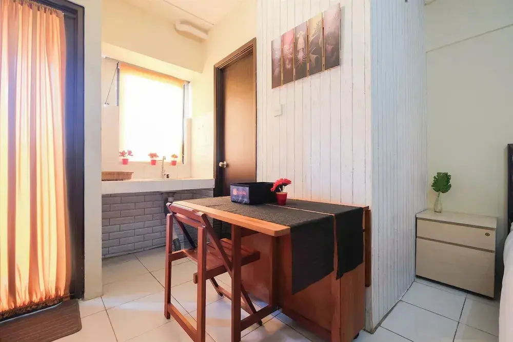Джакарта: Contemporary Studio at Kebagusan City Apartment