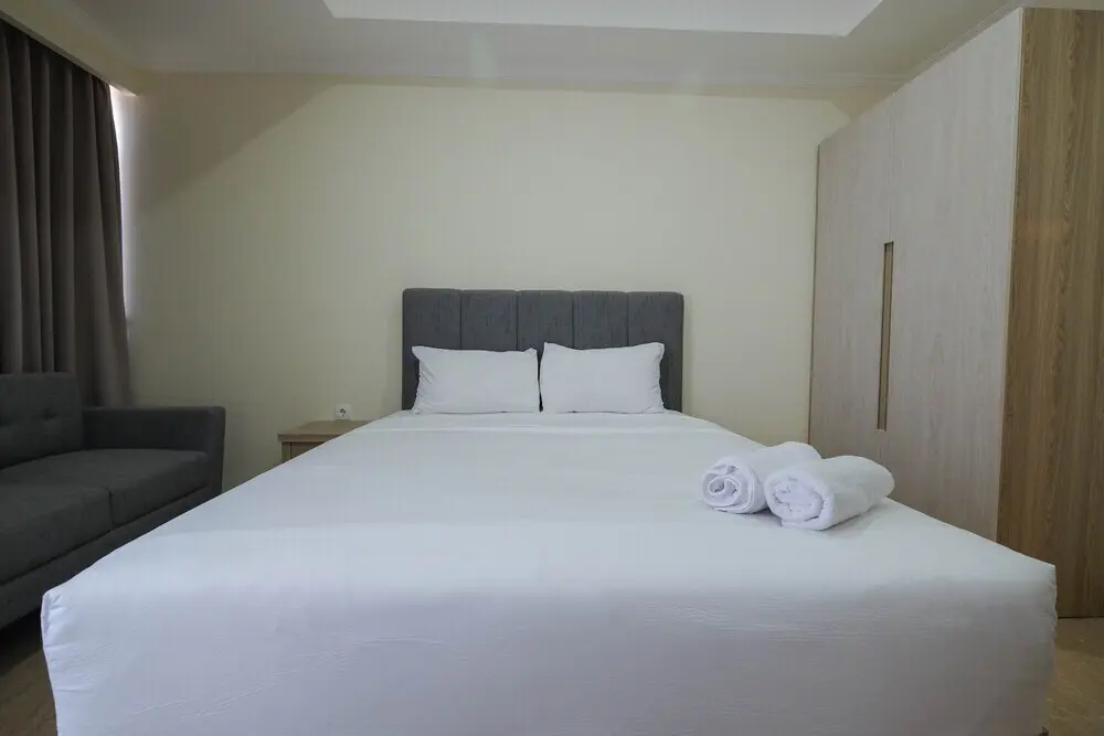 Джакарта: Simply Furnished Studio @ Menteng Park Apartment