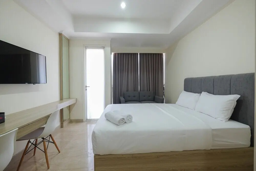 Джакарта: Simply Furnished Studio @ Menteng Park Apartment