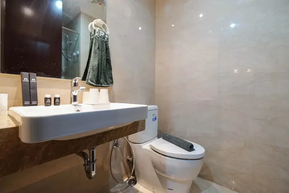Джакарта: Simply Furnished Studio @ Menteng Park Apartment