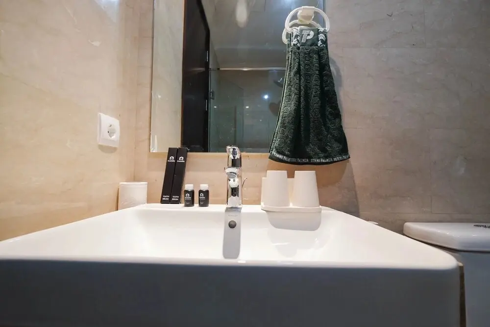 Джакарта: Simply Furnished Studio @ Menteng Park Apartment