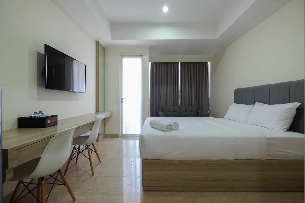 Джакарта: Simply Furnished Studio @ Menteng Park Apartment
