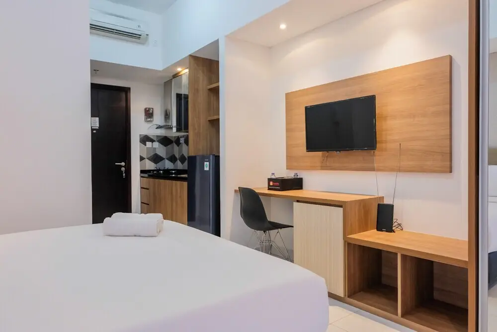 Legok: Minimalist Studio Apartment at Casa De Parco