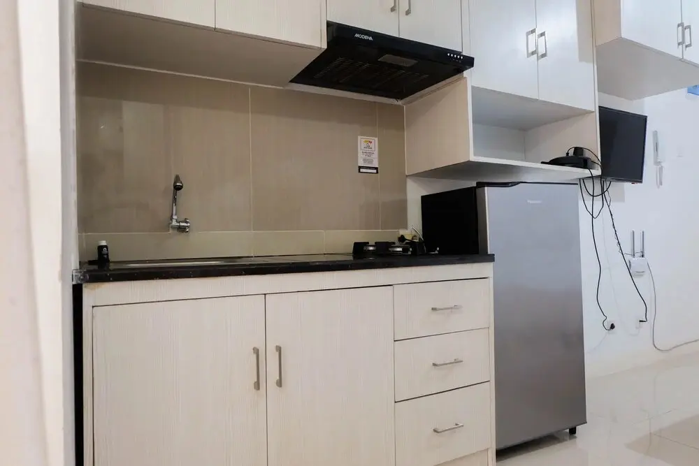 Джакарта: Tidy Studio Apartment at Bassura City near Shopping Mall