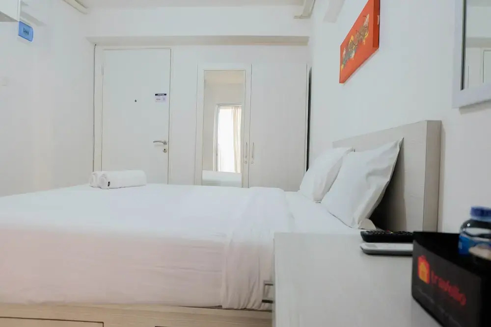 Джакарта: Tidy Studio Apartment at Bassura City near Shopping Mall