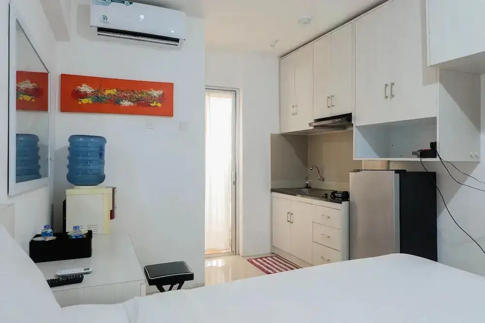 Tidy Studio Apartment at Bassura City near Shopping Mall — фото 1