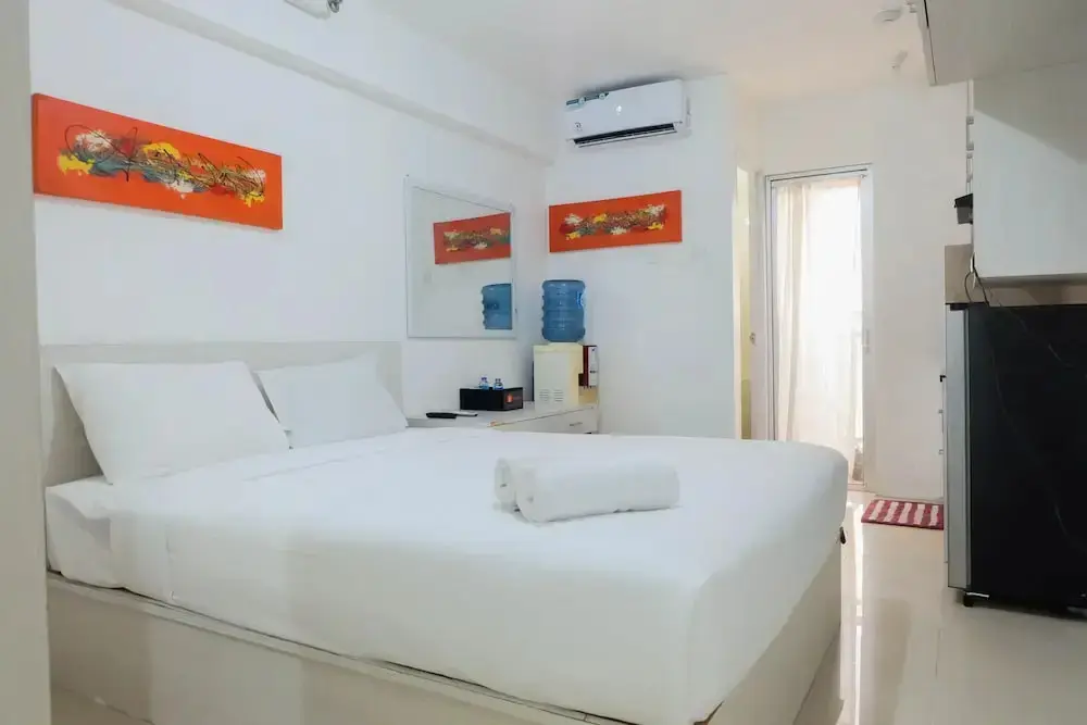 Джакарта: Tidy Studio Apartment at Bassura City near Shopping Mall