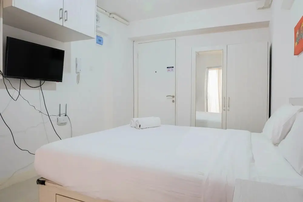 Джакарта: Tidy Studio Apartment at Bassura City near Shopping Mall