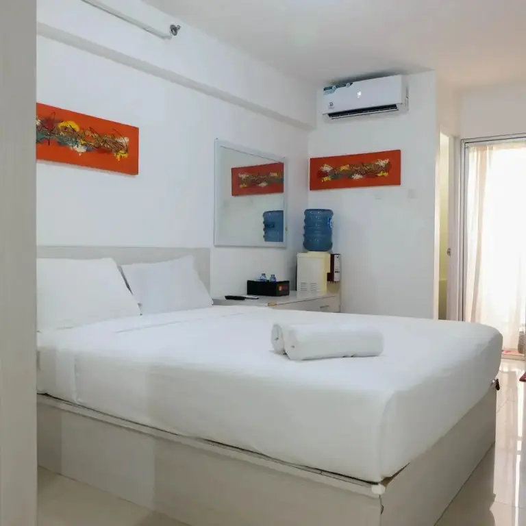 Джакарта: Tidy Studio Apartment at Bassura City near Shopping Mall