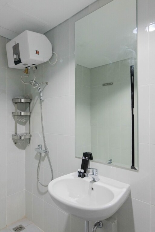 Legok: Modern and Furnished Studio Casa de Parco Apartment