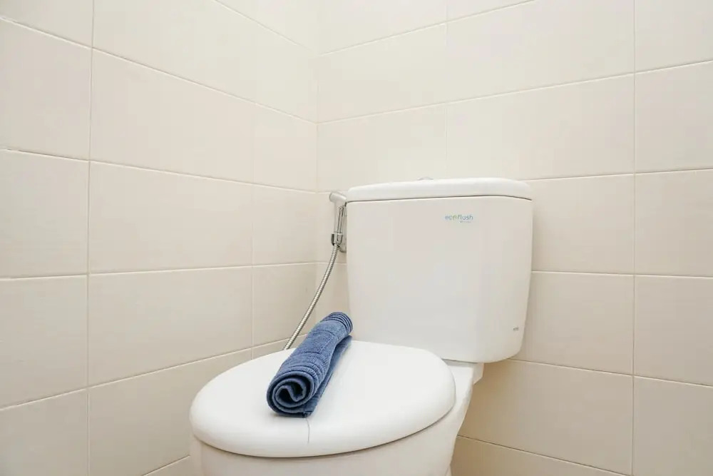 Джакарта: New Furnished and Comfortable Studio Woodland Park Apartment