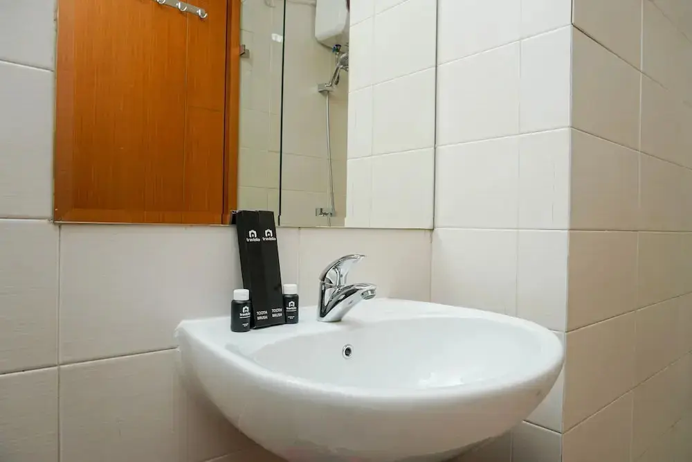 Джакарта: New Furnished and Comfortable Studio Woodland Park Apartment