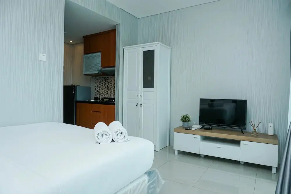 Джакарта: New Furnished and Comfortable Studio Woodland Park Apartment