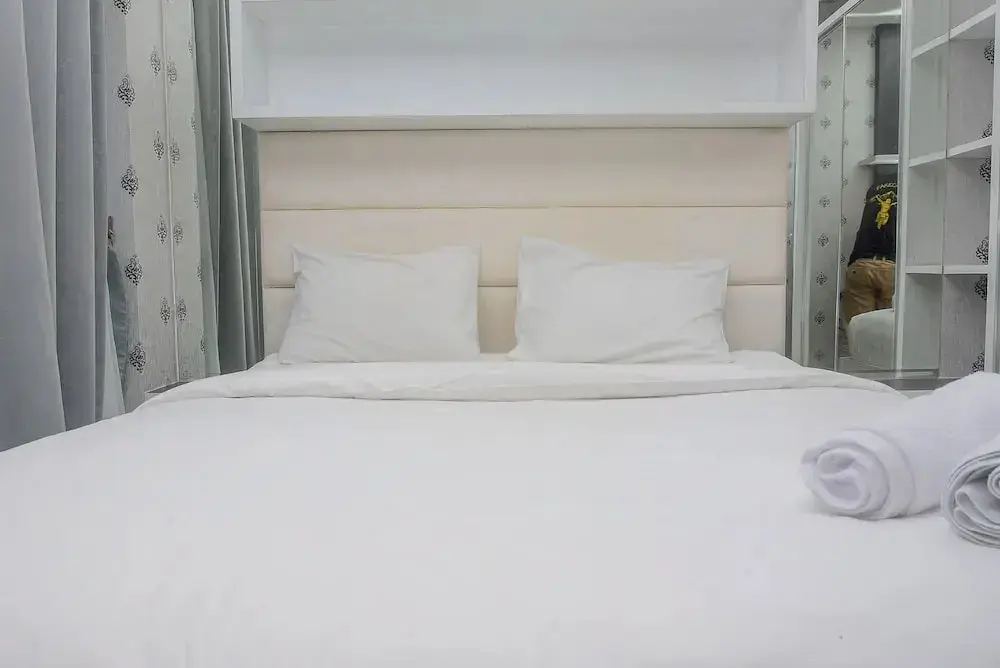 Джакарта: Comfort with City View Studio Tifolia Apartment