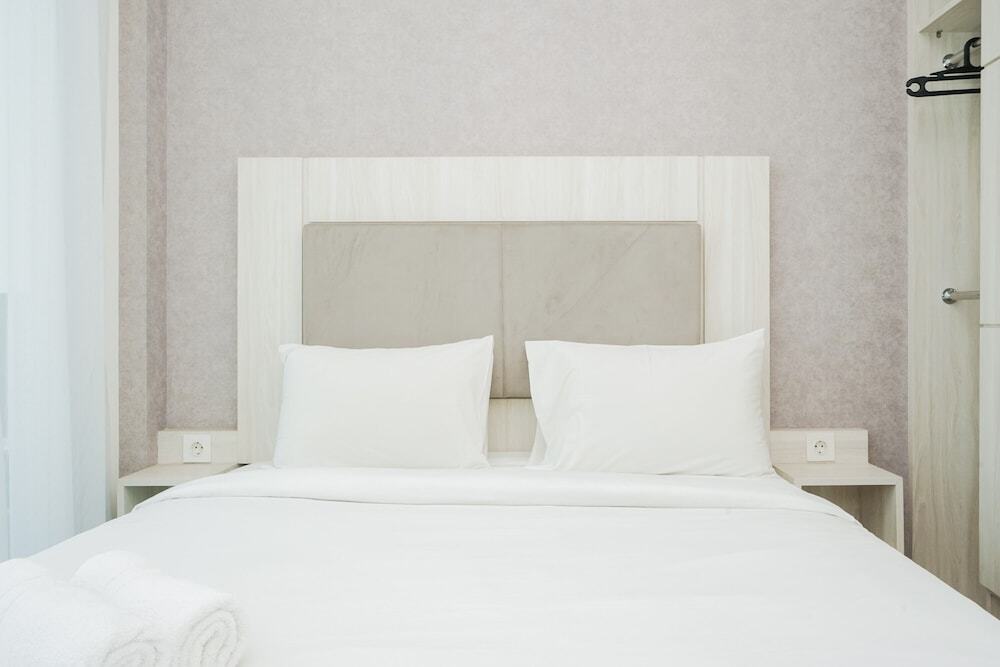 Южный Тангеранг: Comfy and Minimalist Studio Apartment at Tree Park BSD