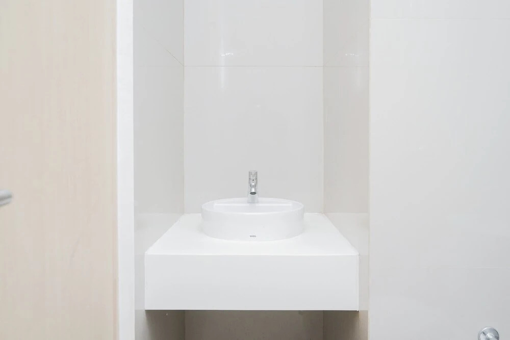 Южный Тангеранг: Comfy and Minimalist Studio Apartment at Tree Park BSD