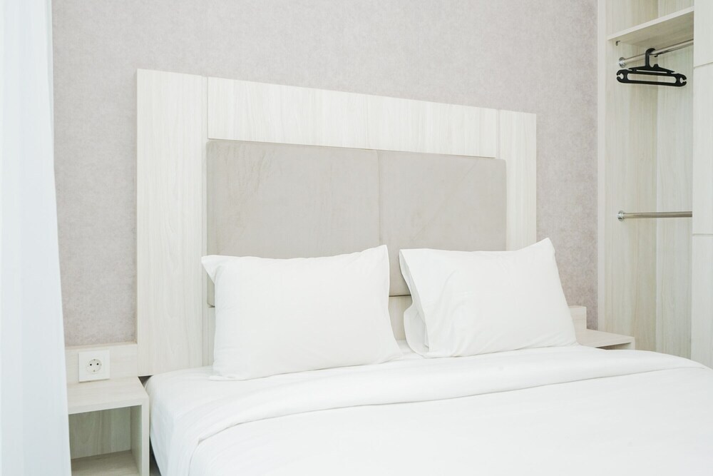 Южный Тангеранг: Comfy and Minimalist Studio Apartment at Tree Park BSD