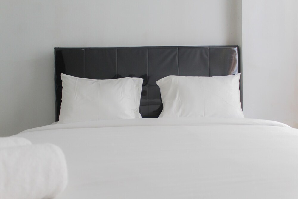 Legok: New and Comfort 1BR at Saveria Apartment