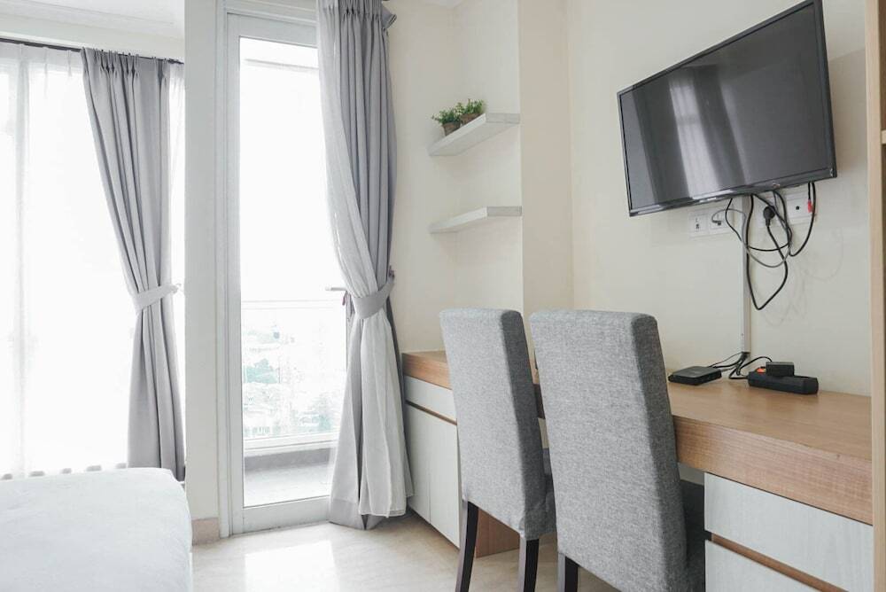 Джакарта: Best Studio with Pool View at Menteng Park Apartment