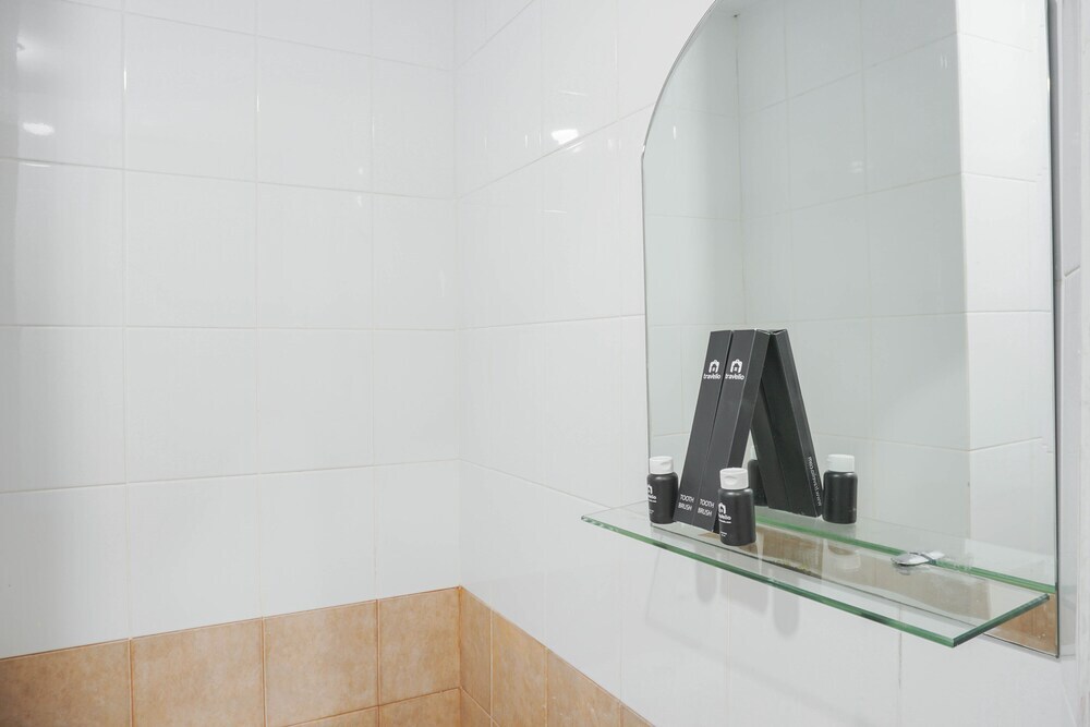Джакарта: Comfy Studio Green Pramuka City Apartment Near Mall