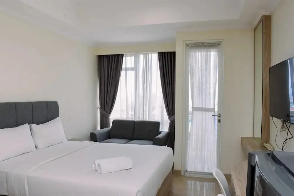 Джакарта: Nice and Fancy Studio at Menteng Park Apartment