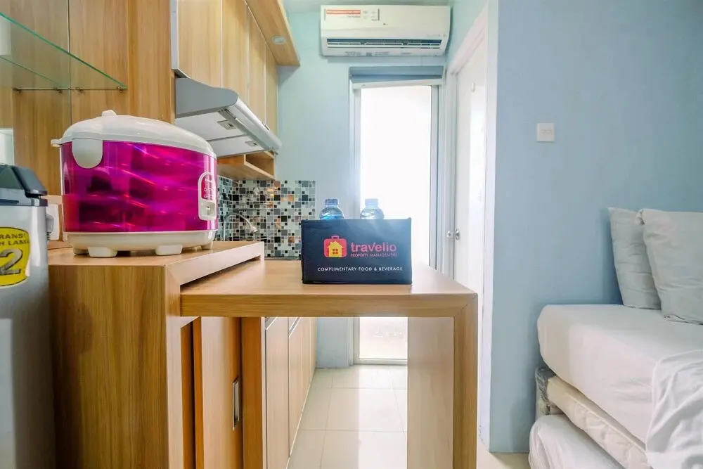 Джакарта: Comfort Studio at Bassura City Apartment
