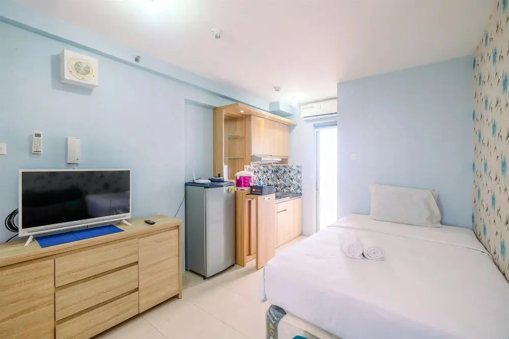 Джакарта: Comfort Studio at Bassura City Apartment