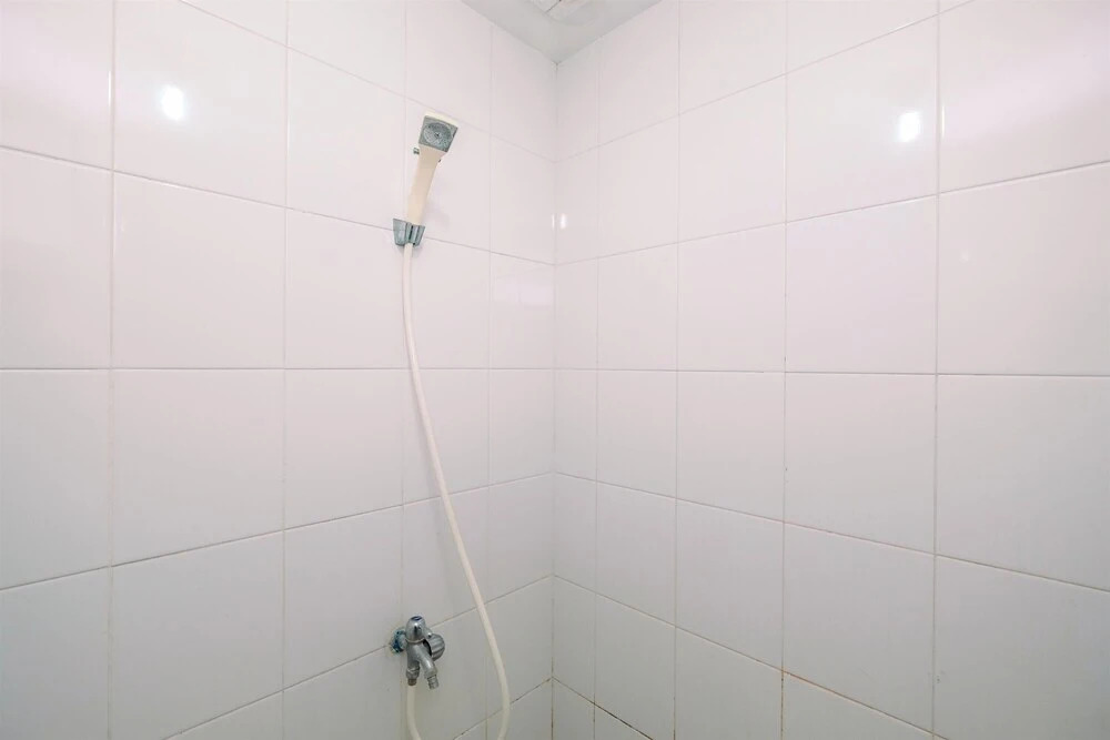 Джакарта: Comfort Studio at Bassura City Apartment