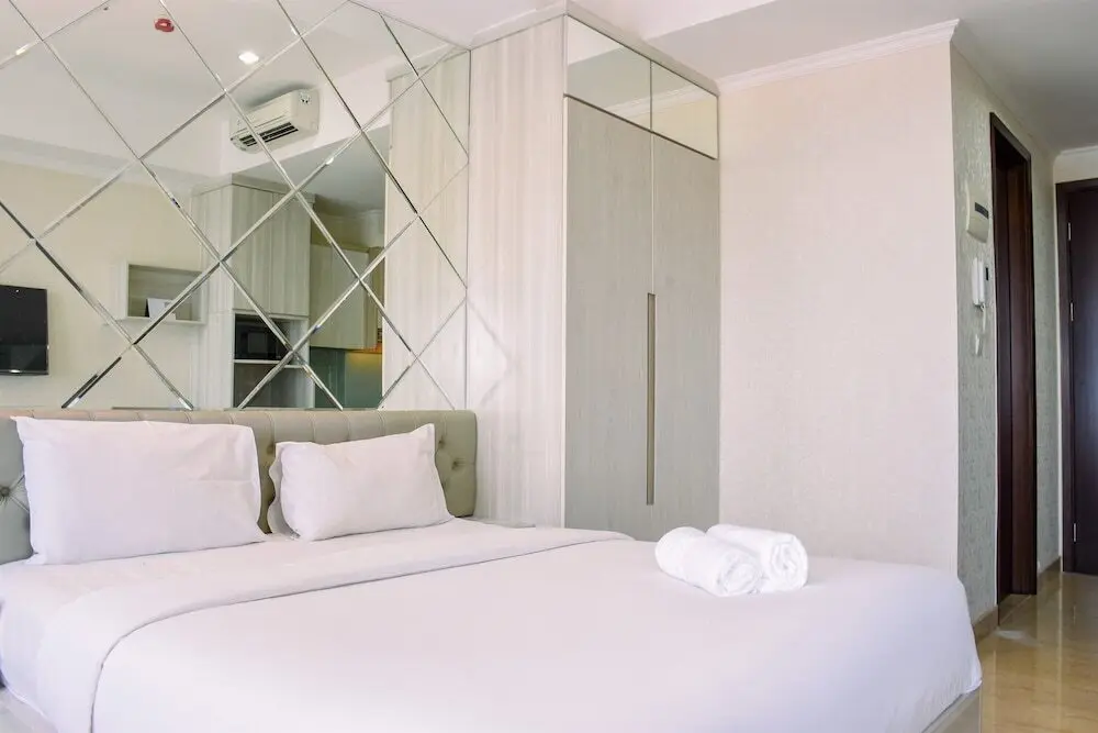 Джакарта: Strategic and Minimalist Studio at Menteng Park Apartment