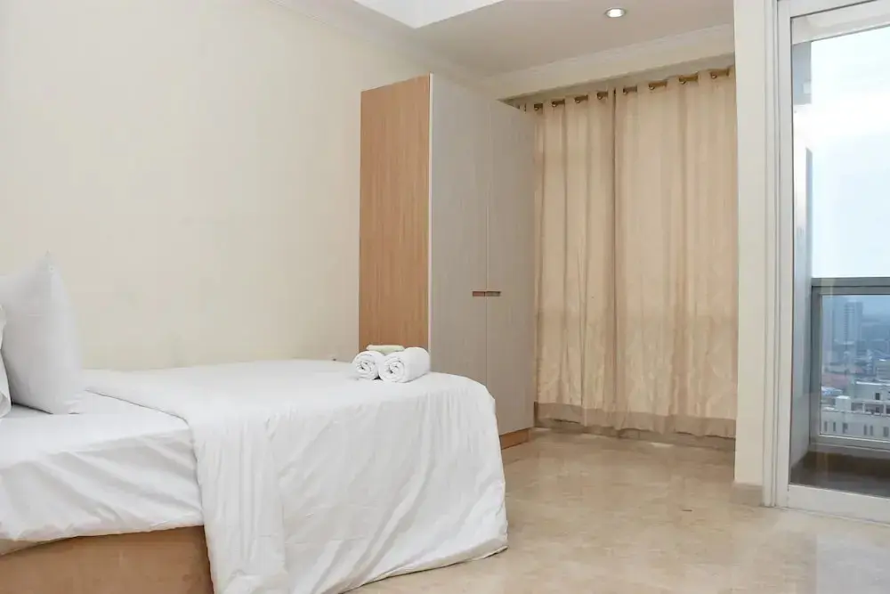 Джакарта: Stunning and Comfy Studio at Menteng Park Apartment