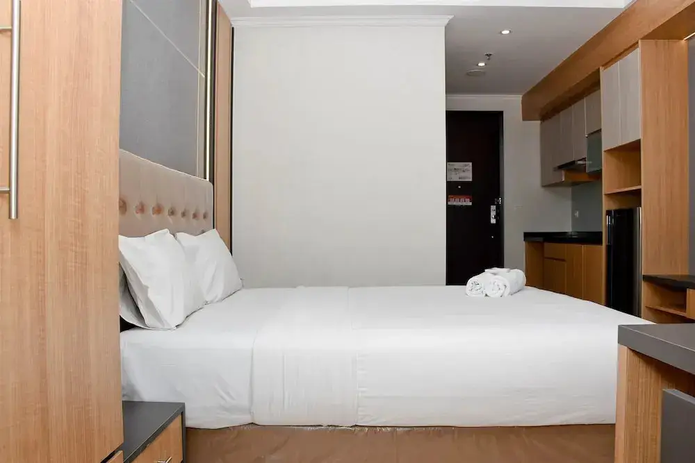 Cozy Living Studio At Menteng Park Apartment — фото 1