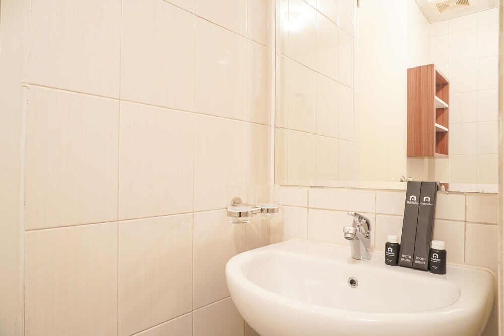 Джакарта: Comfortable Studio Room At Signature Park Grande Apartment