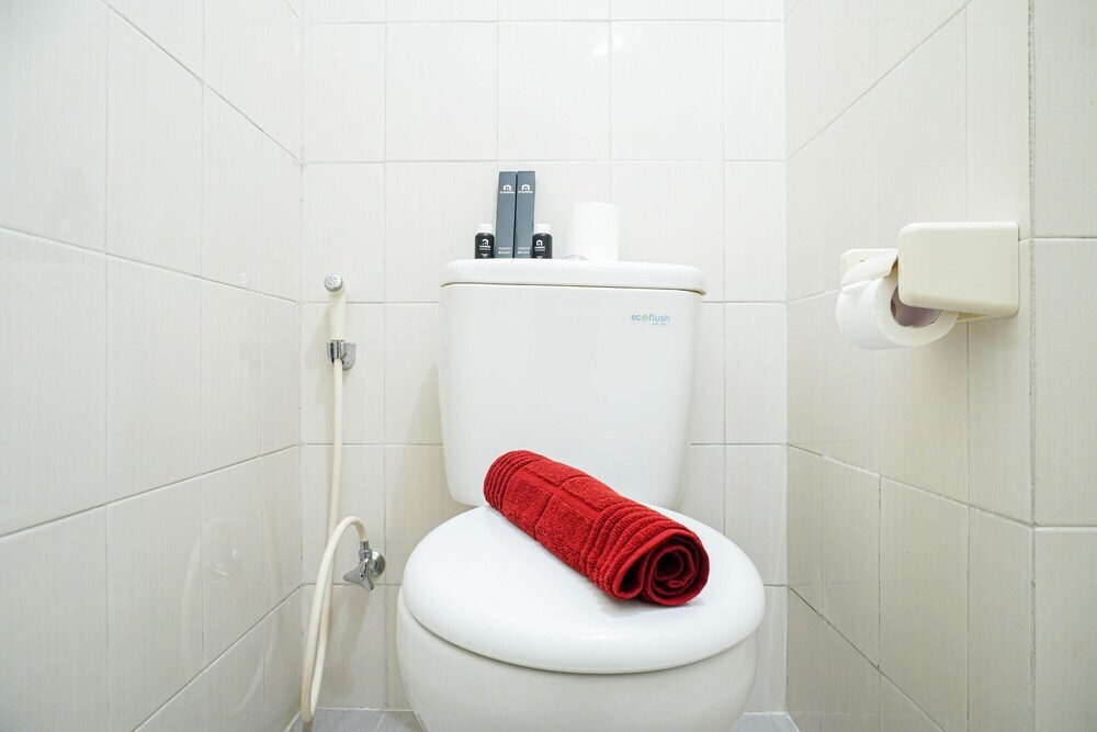 Джакарта: Minimalist Signature Park Grande Studio Apartment With City View At