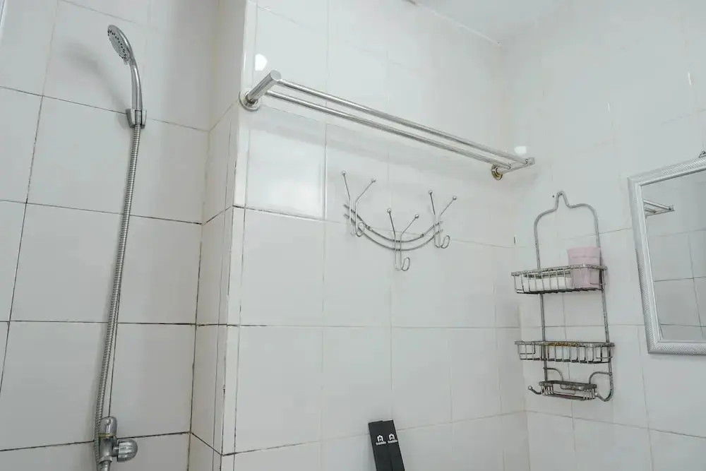 Джакарта: Compact Studio At Bassura City Apartment