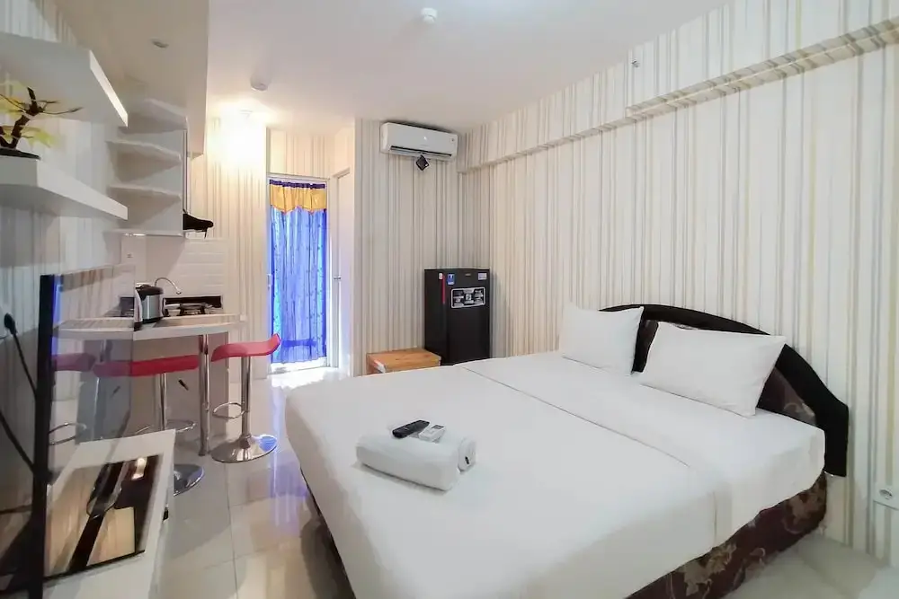 Nice And Cozy Studio At Bassura City Apartment — фото 1