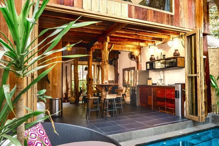 Гили Траванган: Gili Loft