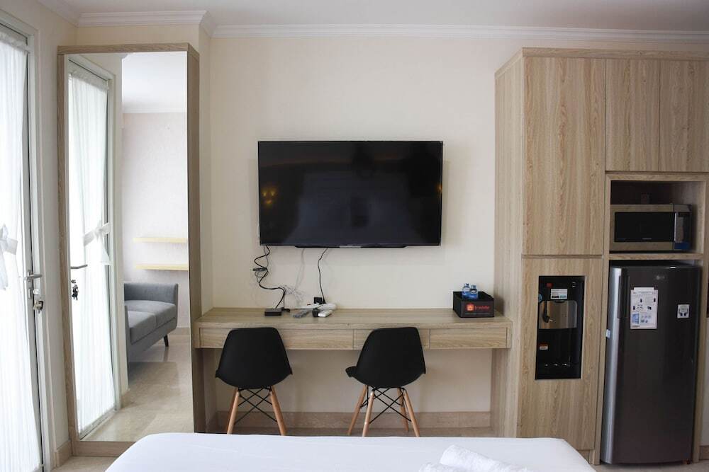 Джакарта: Fully Furnished with Cozy Design Studio at Menteng Park Apartment
