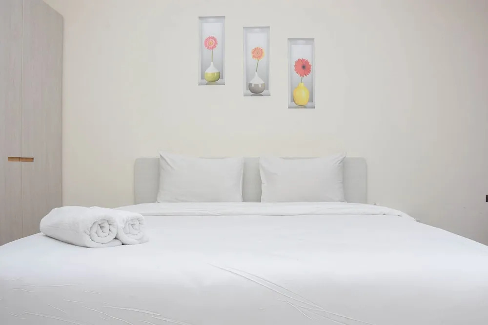 Джакарта: Spacious and Nice Studio at Menteng Park Apartment